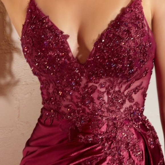 Long black, green,burgundy, gold lace,beaded,satin fitted gown - Picture 6 of 8